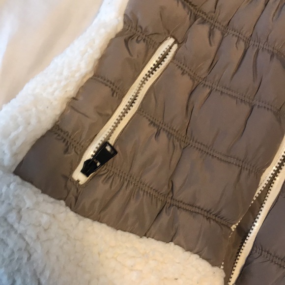 Calvin Klein puffer vest - Picture 3 of 6